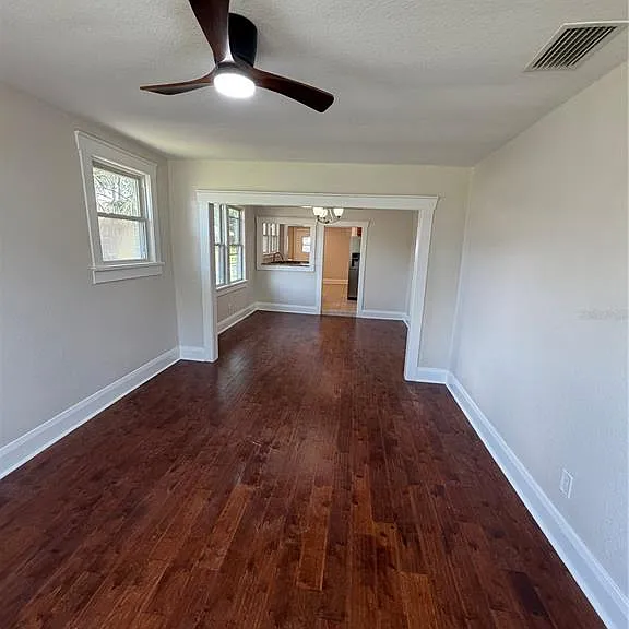 919 W Plymouth St — Photo 2