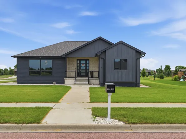 604 Doris Dr, Mitchell, SD 57301