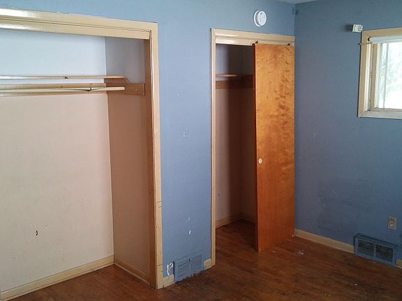 4th image of 922 E 214th St