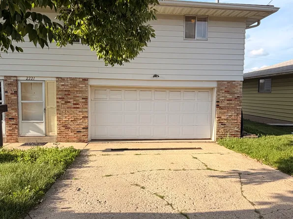 2223 W Westport Rd #2221, Peoria, IL 61615