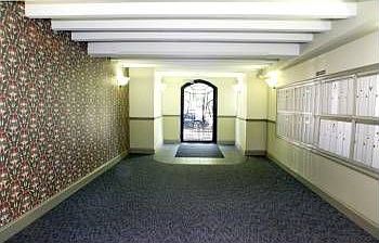 5th image of 5210 S Woodlawn Ave APT 208