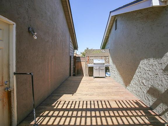 4th image of 4145 W Fremont Ave