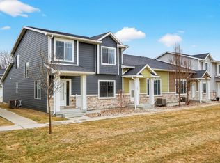 561 10th St, Waukee, IA 50263