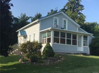 21 Park Rd W, Castile, NY 14427