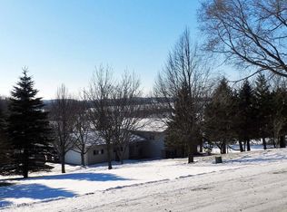 1410 W Center St, Oronoco, MN 55960