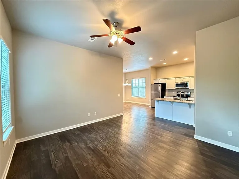 2359 W Houston St — Photo 4