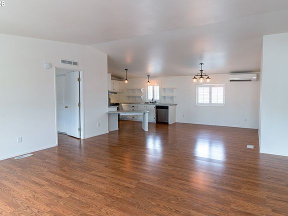 4th image of 221 NW Bree Dr