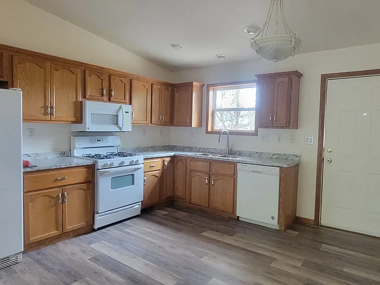 1323 Natalie St — Photo 4