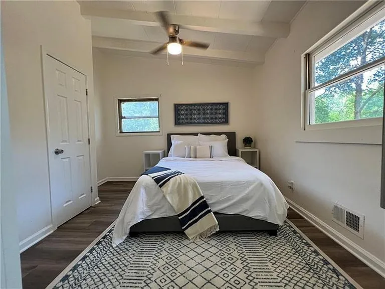2956 Monterey Dr — Photo 12