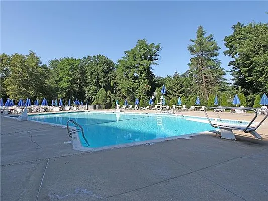 Sold by Exclusive Properties Sotheby's International Realty | media 32