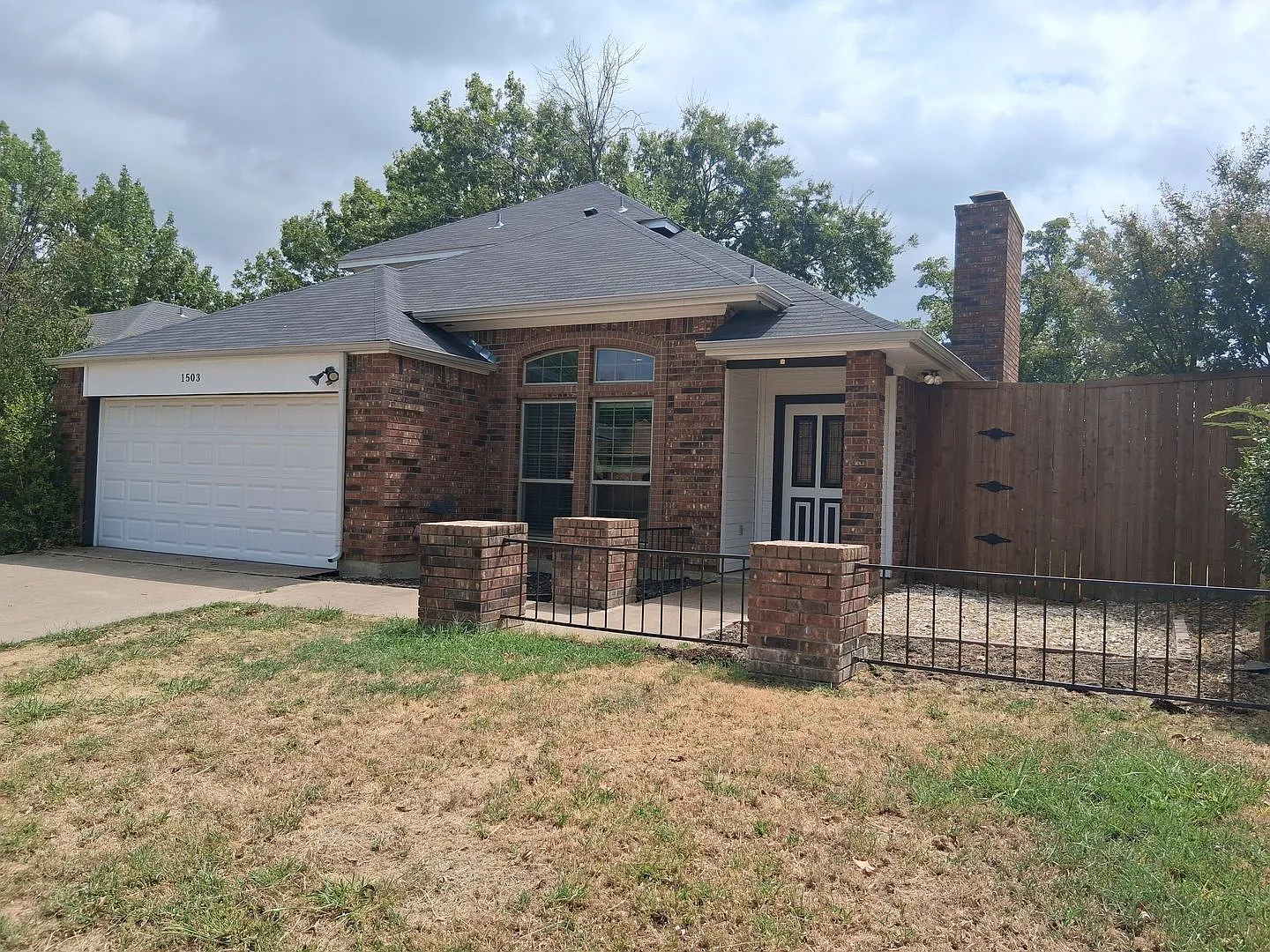 2 Story House in Grapevine 3 Bedrooms 2.5 Baths 2 Car Garage — Photo 3