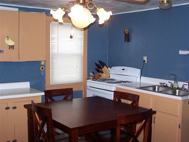 2nd image of 302 N 12th St
