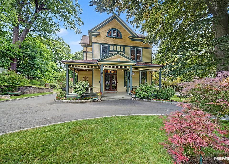 1st image of 76 Hillside Ave