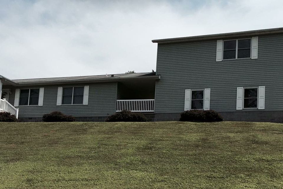 2nd image of 183 Wisteria Ln