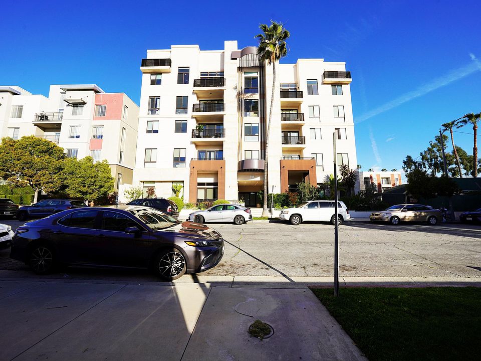 1st image of 118 S Kenwood St #204