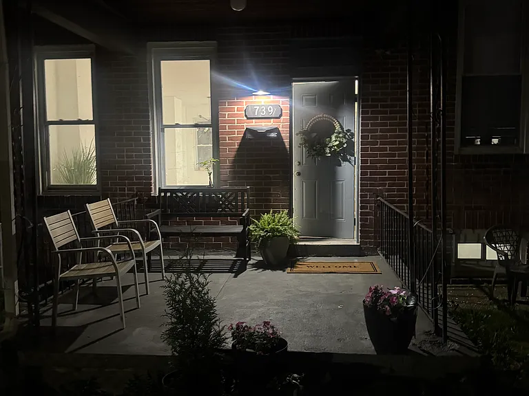 739 N Edgewood St — Photo 3