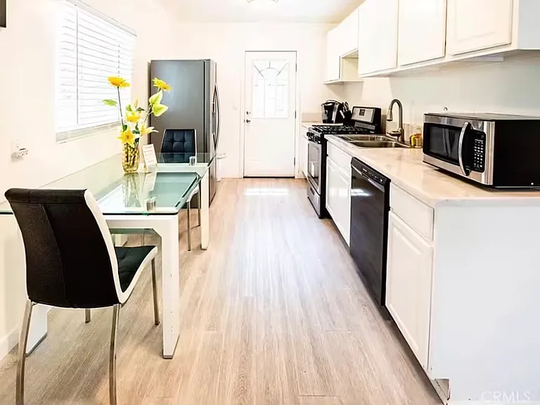 728 Vernon Ave — Photo 3