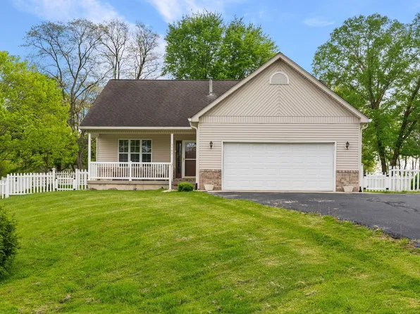 5989 W Hilltop Dr, Frankfort, IN 46041