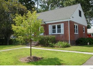 32 Clinton St, Fairfield, CT 06824