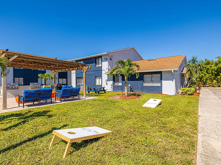 009_TopazVillage_ExtAm_XS