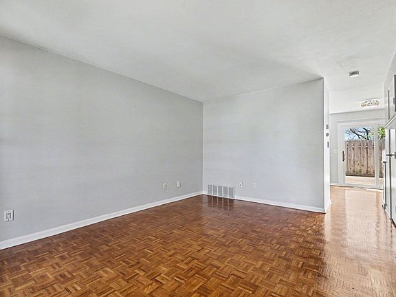 4th image of 2457 Abbington Dr SE