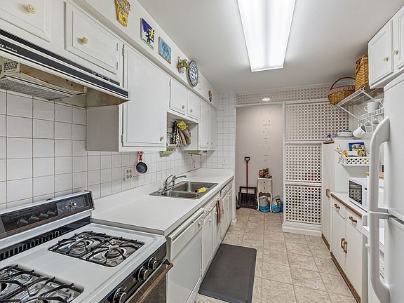 2nd image of 3022 Roberts Dr APT 7