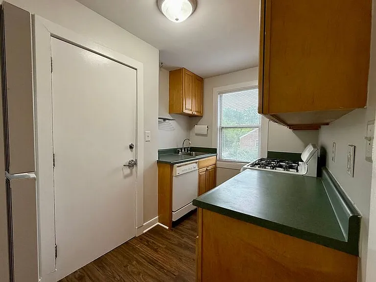 1400 Kenmore Ave #A6 — Photo 5
