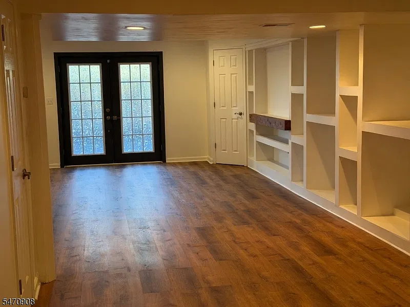 2 bed, 1.0 bath, $3,300 — Photo 3