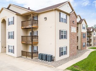 950 4th St, Charleston, IL 61920