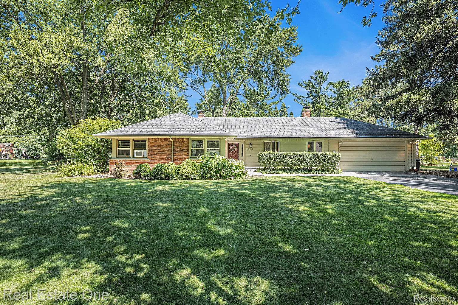 2846 Pine Hill Dr photo 1