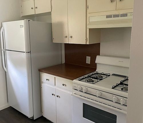 5th image of 3308 Dolphin Dr #B