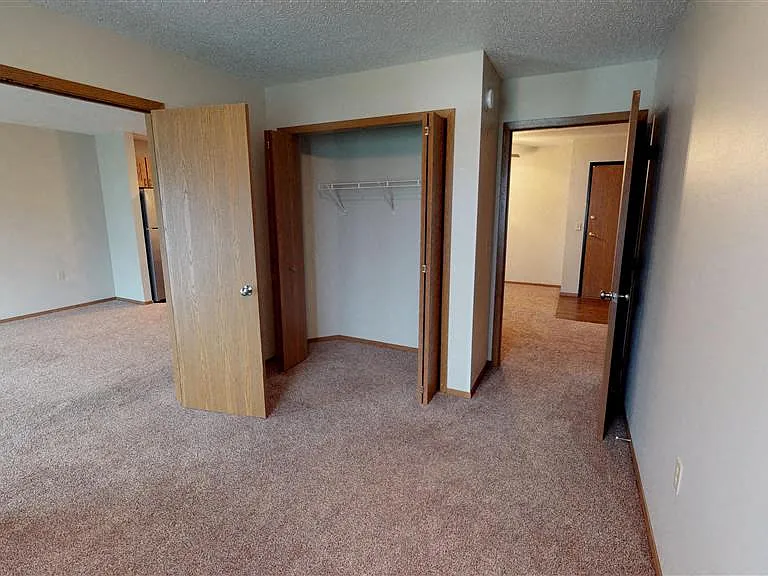 Oxbow Park Apartments — Photo 46