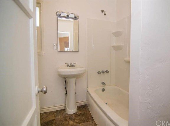 4th image of 10067 Alameda Ave