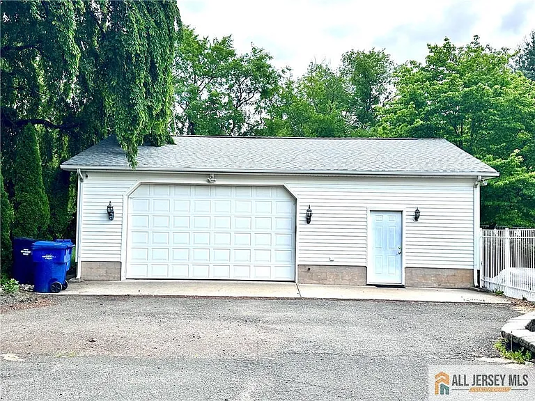 2370 US Highway 130 — Photo 17