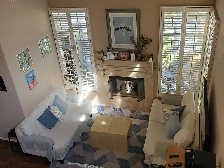 Living Room - with vaulted ceilings
sunny and bright