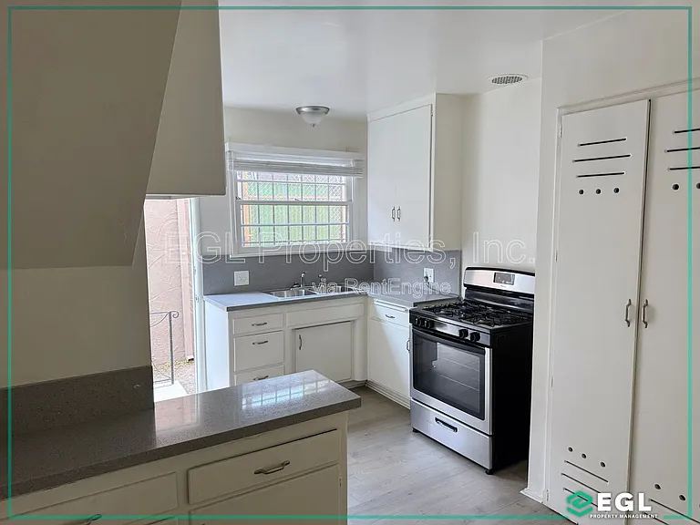 1235 Havenhurst Dr #2 — Photo 8