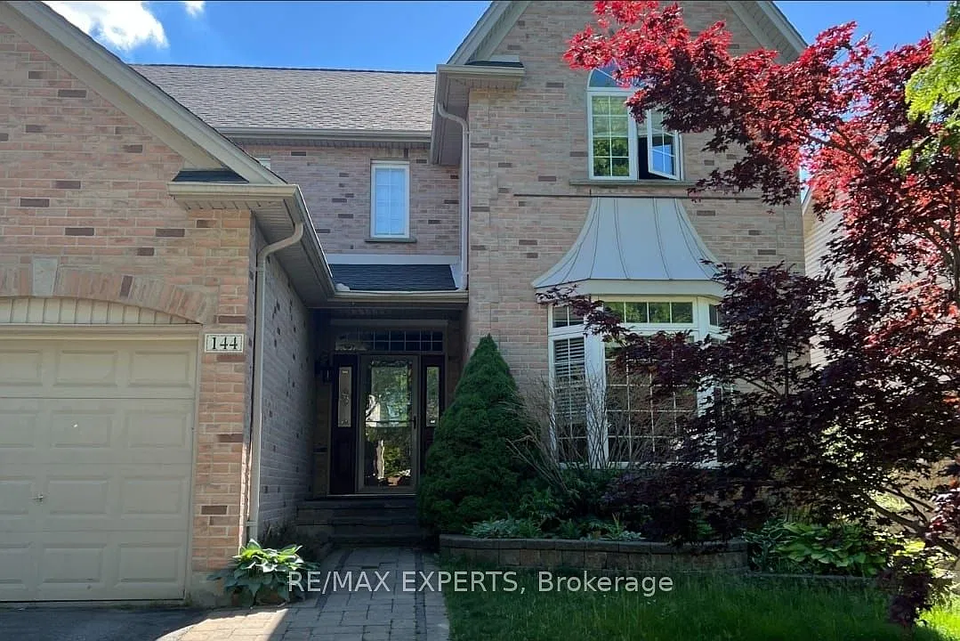 4 bed, $2,900 — Photo 2