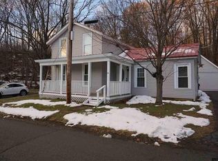 16 Maple Ln, Melrose, NY 12121