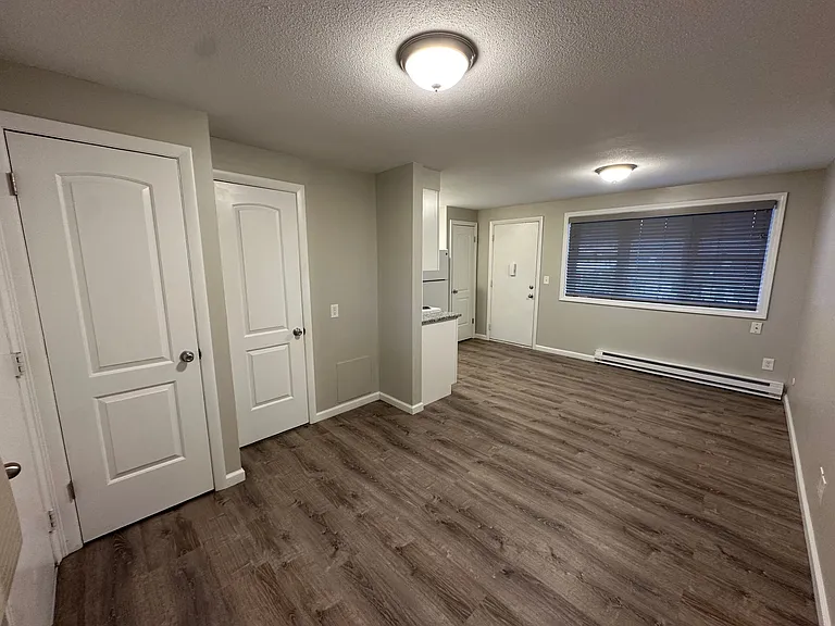 Crestwood Apartments — Photo 7