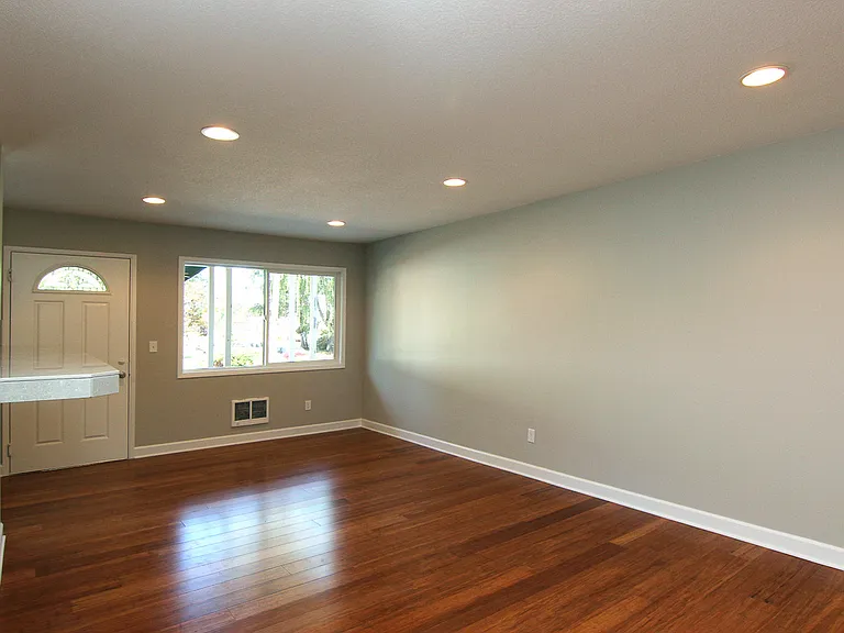 1530 SE Reedway St — Photo 5