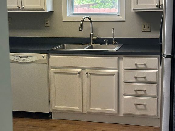 2nd image of 690 Birch Hill Dr