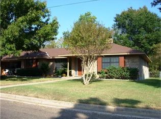 907 E Milroy St, Navasota, TX 77868