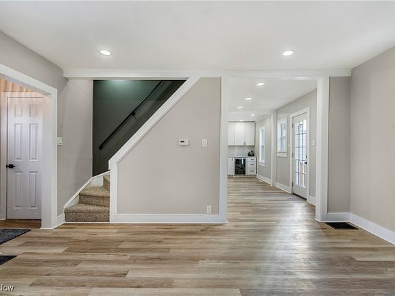 5th image of 133 N Pearl St