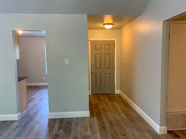 1604 Holstein Dr — Photo 4