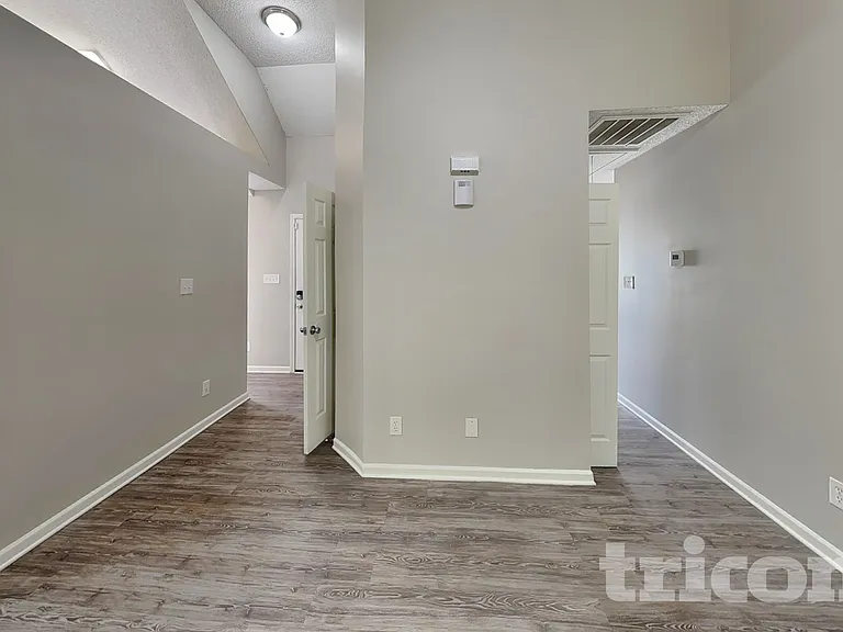 8820 Kismet Dr — Photo 2