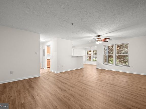 4th image of 10101 Ridge Manor Ter Unit B