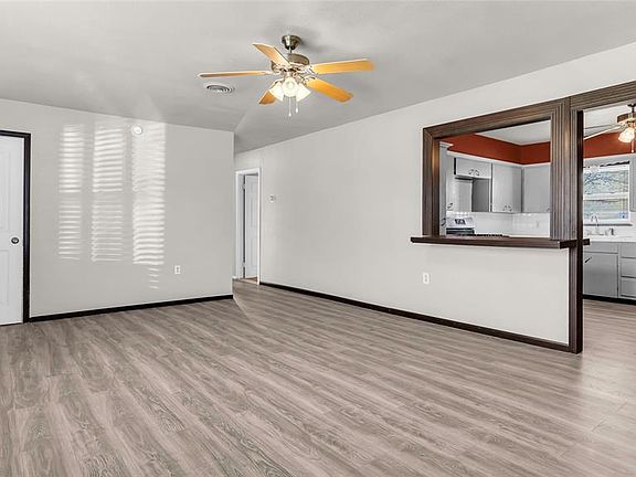 4th image of 704 N Oak