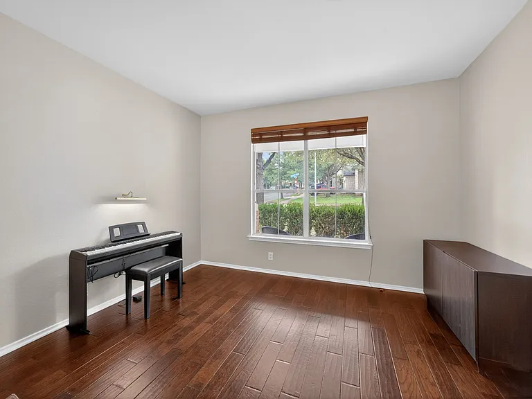 4847 Farber Dl — Photo 7