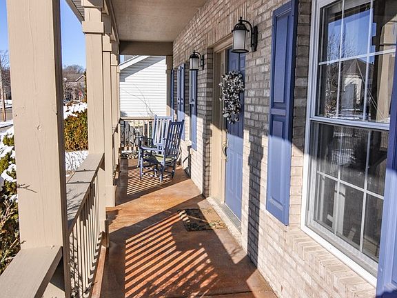 3rd image of 812 Warrick St