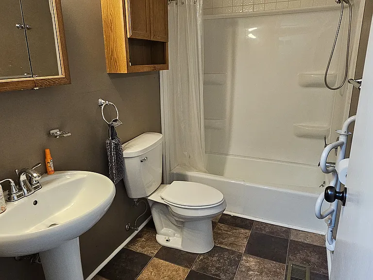1101 NW Howard Ave — Photo 10